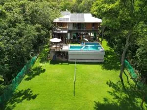 Casa na Beira do Rio na Barragem Carmo do Cajuru - Rio do Peixe