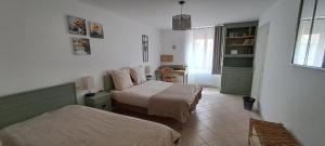 B&B / Chambres d'hotes COUR LA DAME chez Beatris et Christophe Janson : photos des chambres
