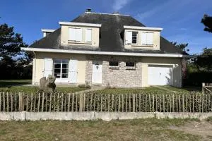 Beautiful family home near beach Sainte-Cécile - 卡米尔斯