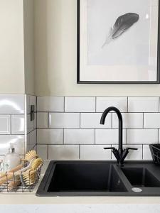 NEW LUXURY for 2024 - Central Plymouth House - Sleeps 10 - Access to Plymouth Town - Close to The Barbican - Pets welcome - Parking Available - By Luxe Living by Sophia