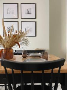 NEW LUXURY for 2024 - Central Plymouth House - Sleeps 10 - Access to Plymouth Town - Close to The Barbican - Pets welcome - Parking Available - By Luxe Living by Sophia