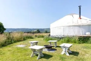 Beautiful Yurt with stunning South Downs views - Bignor