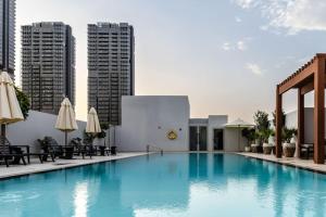 Waves - Luxury Meets Comfort, Modern 1BR in JVCs Luma22