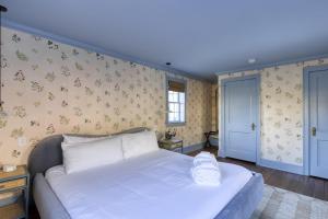 The Nicholas Carriage King Suite - Walk to King