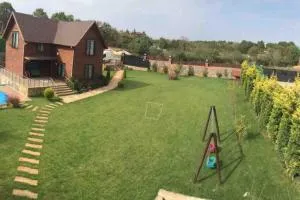 Tuzlada Ferah Alani Havuz,Bahçe ve tüm rahatlıklar kişiye özel alan - Koçullu