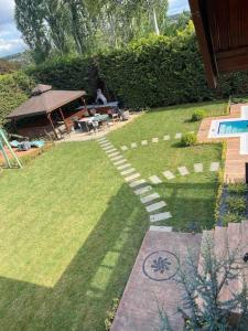 Tuzlada Ferah Alani Havuz,Bahçe ve tüm rahatlıklar kişiye özel alan