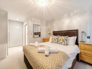 Spacious Family Oasis Explore with Ease - Pass the Keys