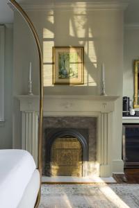 The Nicholas Veranda King Suite - Steps to King