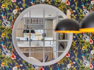 Spacious Family Oasis Explore with Ease - Pass the Keys