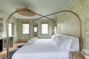 The Nicholas Veranda King Suite- 1 Block to King