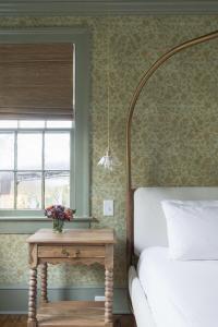 The Nicholas Veranda King Suite- 1 Block to King