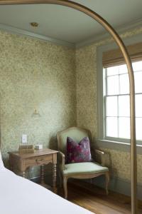 The Nicholas Veranda King Suite- 1 Block to King