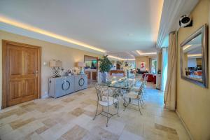 Villas Ref PRESTIGE by Palmes d Or Properties : photos des chambres