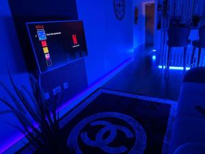 Cosy City Centre Apartment with Parking