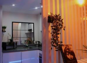 Cosy City Centre Apartment with Parking