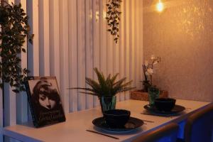 Cosy City Centre Apartment with Parking