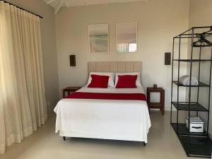 Casa vista mar com piscina e perto das praias e centro