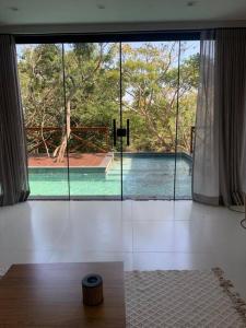 Casa vista mar com piscina e perto das praias e centro