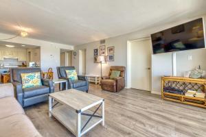 Beach House Condominiums B402 - Beachfront with Pool, WiFi, & Beach Service