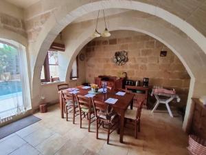 Charming Room in Villa with pool, Gozo-TripInnGozo