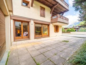 Appartement 3 chambres avec terrasse, centre village, piste et commerces à pied, garage et WIFI - FR-1-437-104