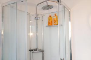 Charming 2 rooms in front of the Square Montholon