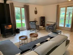 Gîte 3 étoiles les Gourlines avec balneo, véranda, piscine et garage - Gennetines