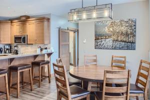 Stonegate Resort Unit B303