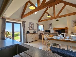 Beautiful Views Historic 16th Cent Barn Conversion - Pass the Keys
