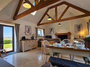 Beautiful Views Historic 16th Cent Barn Conversion - Pass the Keys