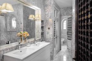 Royal Worthy Luxury Estate The Crown Filming Set