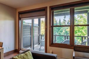 Lakefront Mountain View - Resort Access Loft