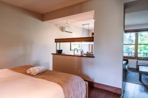 Lakefront Mountain View - Resort Access Loft
