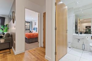 Shanti Suite - 2BED 2BATH City Centre - WIFI - Netflix- Parking- Modern- Perfect for Family, Contractors, Leisure, Business by Shanti Nights