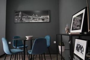 Industrial Design Bungalow – 2 min to Center, Wifi