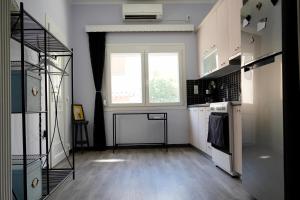 Industrial Design Bungalow – 2 min to Center, Wifi