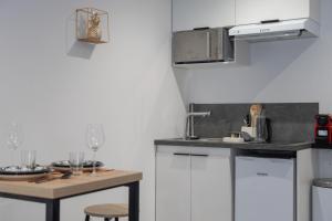 Appartements CitizenHouse Anzin - 4 Studios - 15 a 36m2 - Jardin - Terrasse - Acces autonome - WiFi - Netflix : photos des chambres
