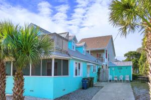 The Margaritaville House! Sleeps 13! Ocean Views and Rooftop Deck