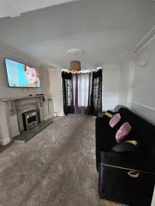 Mansfield 30 x DM for Weekly or Monthly Deals x Sleeps 10, Free Parking x Wifi - Skegby