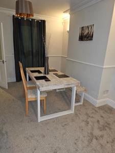 Mansfield 30 x DM for Weekly or Monthly Deals x Sleeps 10, Free Parking x Wifi