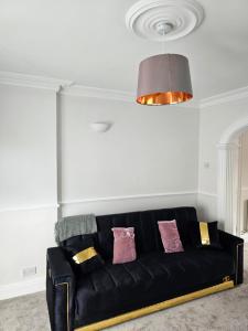 Mansfield 30 x DM for Weekly or Monthly Deals x Sleeps 10, Free Parking x Wifi