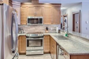 Stonegate Resort Unit B103