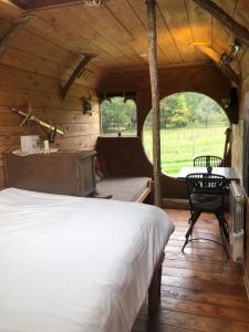 Sejours a la campagne Domaine La Roche Bellin : Suite - Vue sur Jardin