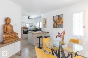 Villa Piedra De La Luna by Abahana Villas