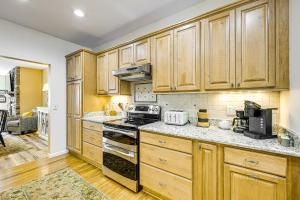 Keowee Key Condo with Lake Access!