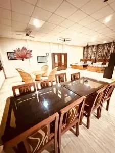Qube House BNB - Bijni