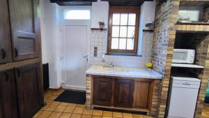 Le Doux Rivage, proche de Charleville, jardin et accès à la voie verte