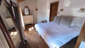 Maisons de vacances Le Doux Rivage, proche de Charleville, jardin et acces a la voie verte : photos des chambres