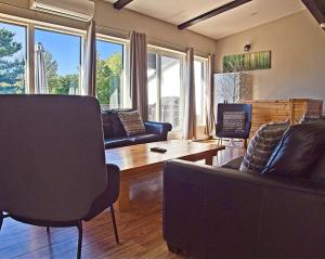 Remodeled 6 Bedroom Chalet Hot Tub Near Village