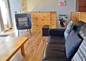 Remodeled 6 Bedroom Chalet Hot Tub Near Village